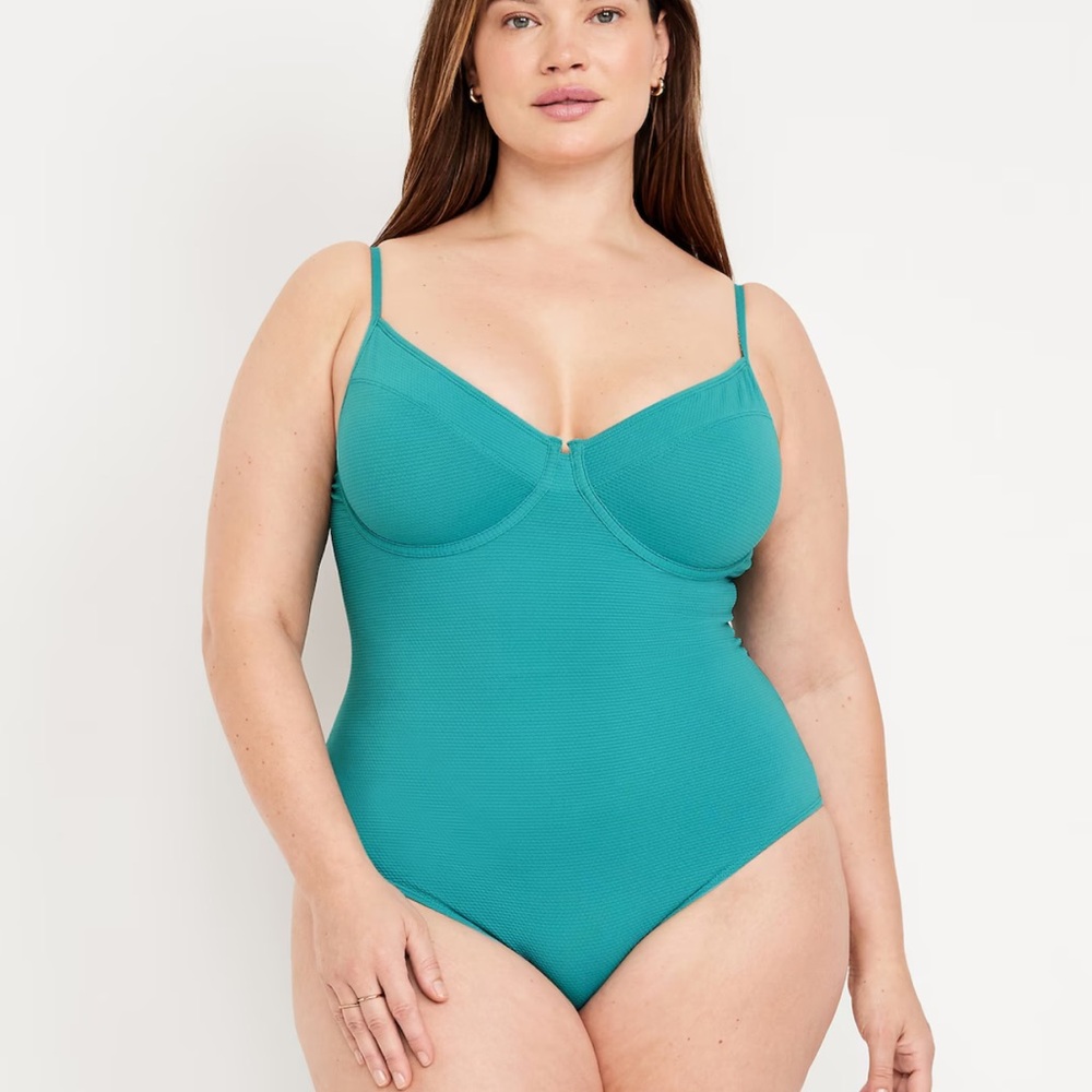 NWT Women’s old navy textured one piece balconette swimsuit size XXL